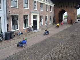 derde plaats 3e fotowedstrijd 2010 nvhpv nederlandse ligfietsvereniging door Ron Fust met een aparte compositie van ligfietsen genomen tijdens het Trike Treffen in Wijk bij Duurstede